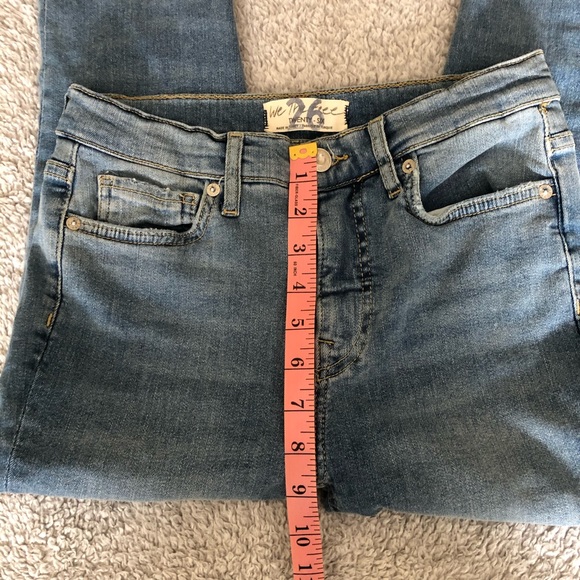 FREE PEOPLE DISTRESSED JEANS SIZE 26 - Picture 2 of 7